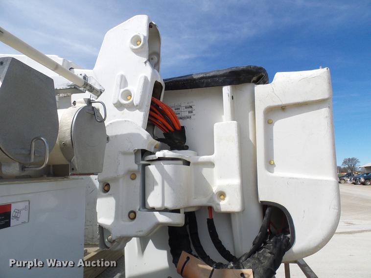 image for item DF7182 2011 Dodge Ram 5500 bucket truck