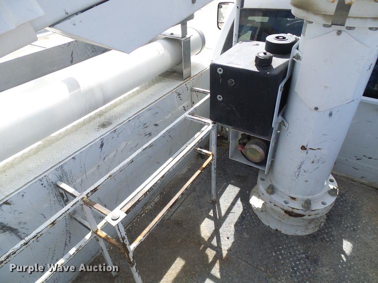 image for item DF7182 2011 Dodge Ram 5500 bucket truck