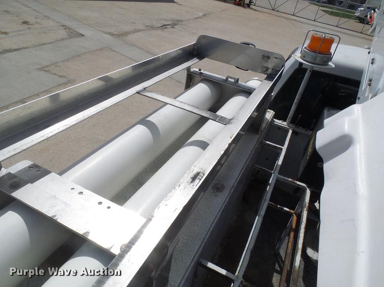 image for item DF7182 2011 Dodge Ram 5500 bucket truck