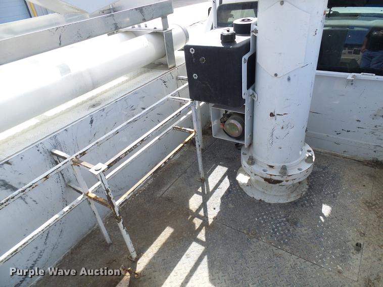 image for item DF7182 2011 Dodge Ram 5500 bucket truck