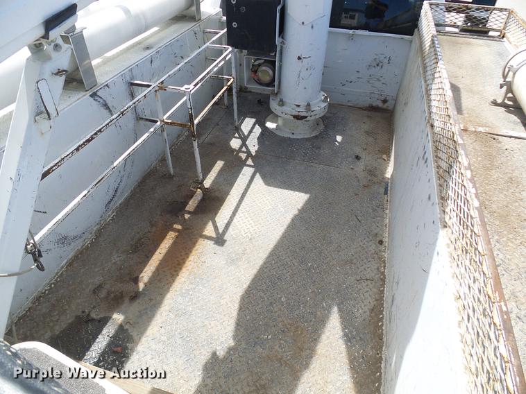 image for item DF7182 2011 Dodge Ram 5500 bucket truck