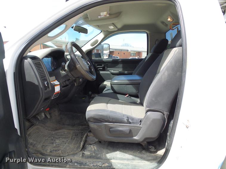 image for item DF7182 2011 Dodge Ram 5500 bucket truck