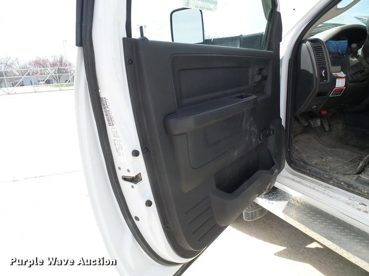 image for item DF7182 2011 Dodge Ram 5500 bucket truck