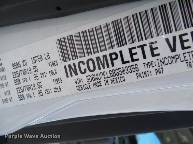 image for item DF7182 2011 Dodge Ram 5500 bucket truck