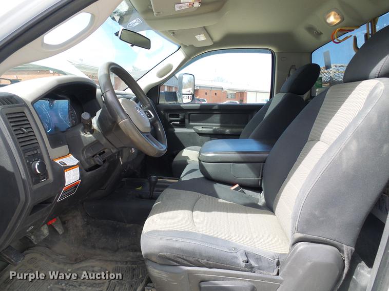 image for item DF7182 2011 Dodge Ram 5500 bucket truck