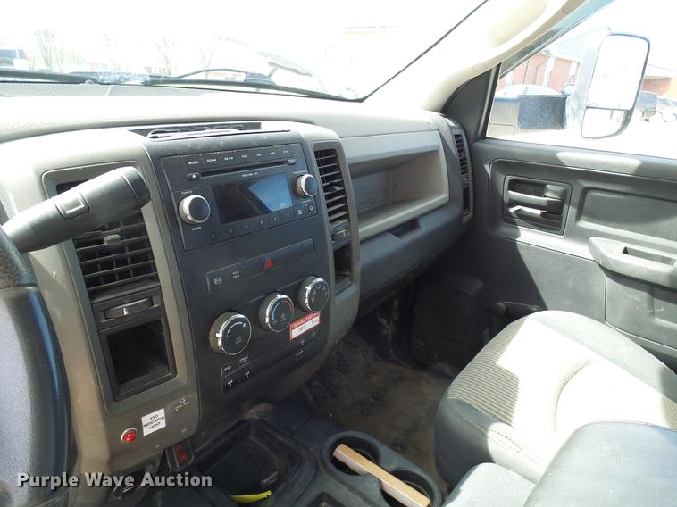 image for item DF7182 2011 Dodge Ram 5500 bucket truck