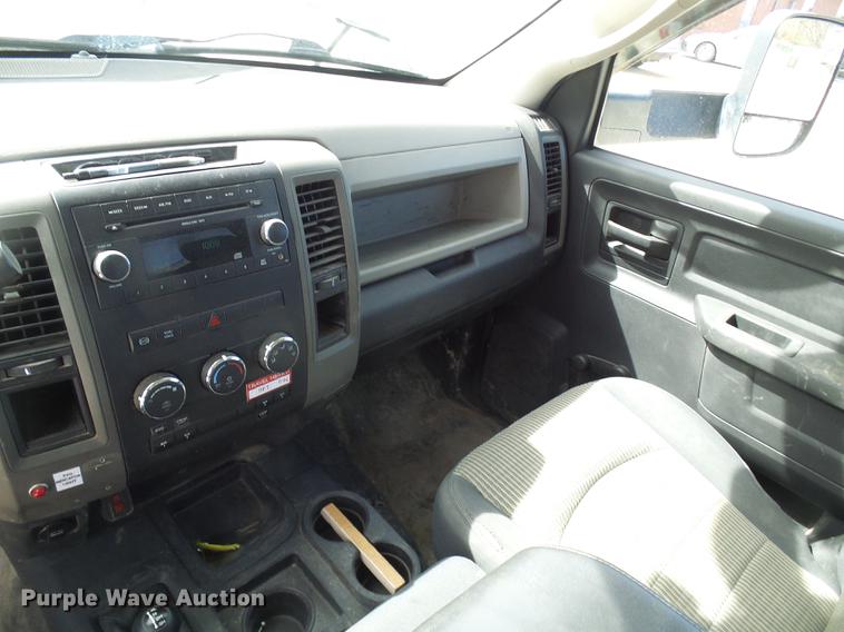 image for item DF7182 2011 Dodge Ram 5500 bucket truck