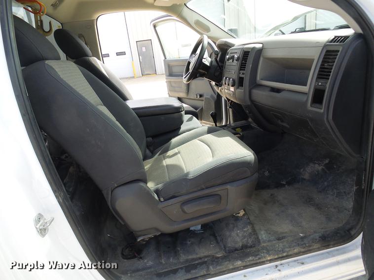 image for item DF7182 2011 Dodge Ram 5500 bucket truck