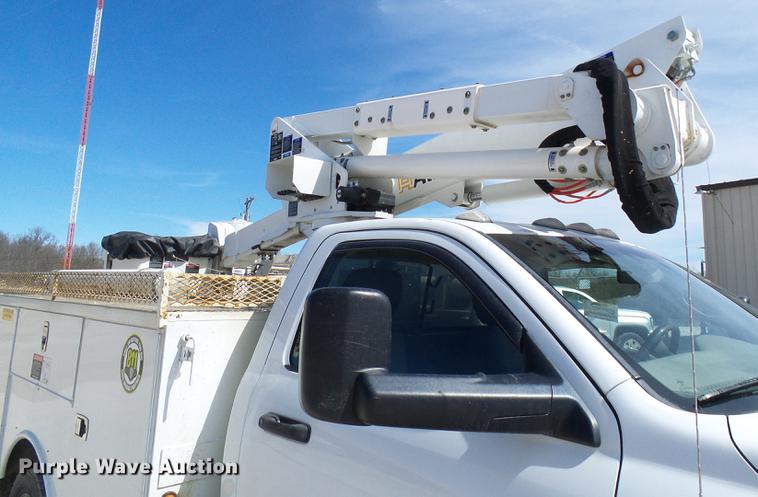 image for item DF7183 2011 Dodge Ram 5500 bucket truck