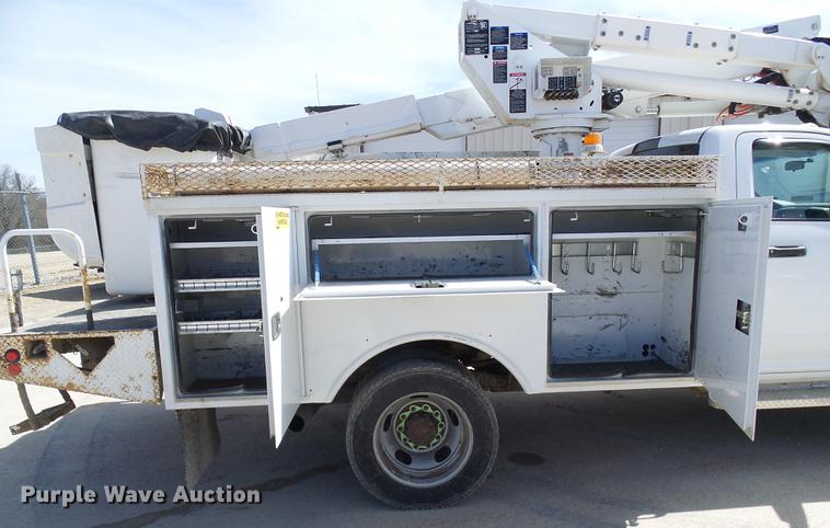 image for item DF7183 2011 Dodge Ram 5500 bucket truck