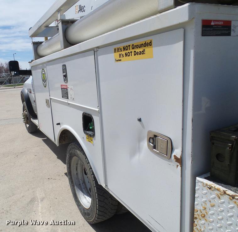 image for item DF7183 2011 Dodge Ram 5500 bucket truck