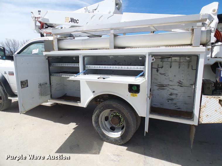 image for item DF7183 2011 Dodge Ram 5500 bucket truck