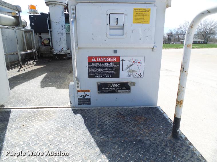 image for item DF7183 2011 Dodge Ram 5500 bucket truck