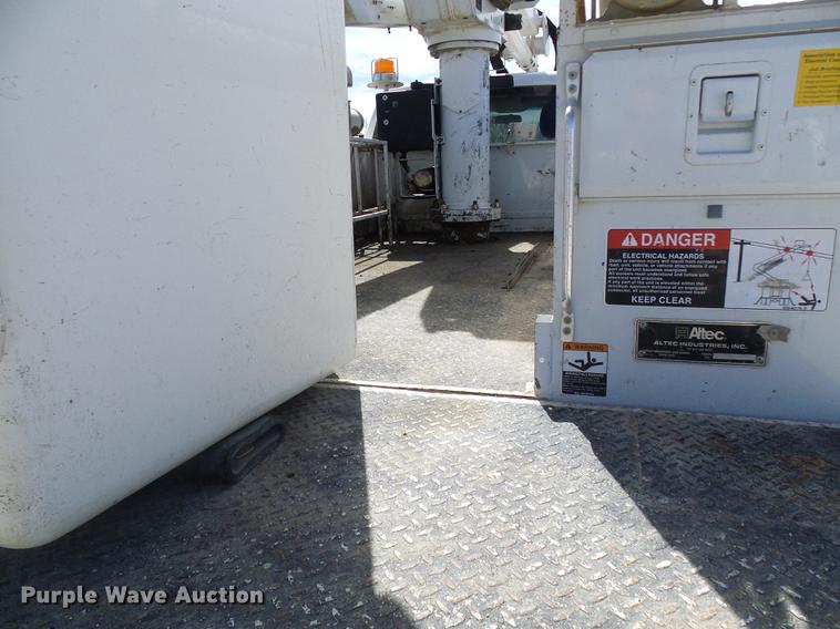 image for item DF7183 2011 Dodge Ram 5500 bucket truck