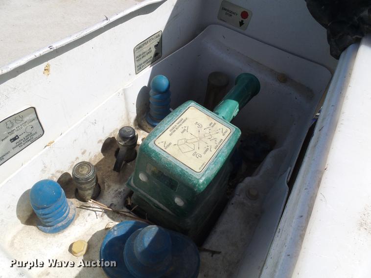 image for item DF7183 2011 Dodge Ram 5500 bucket truck