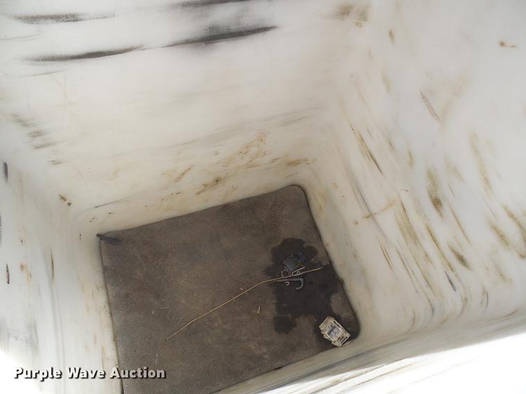 image for item DF7183 2011 Dodge Ram 5500 bucket truck