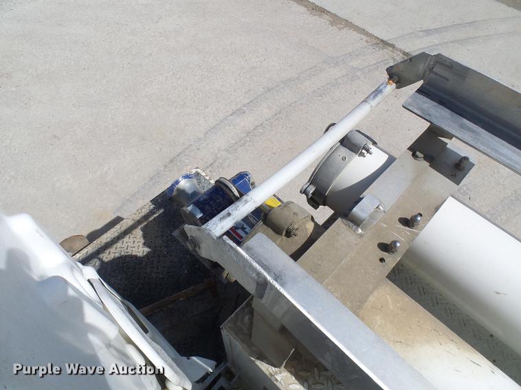 image for item DF7183 2011 Dodge Ram 5500 bucket truck