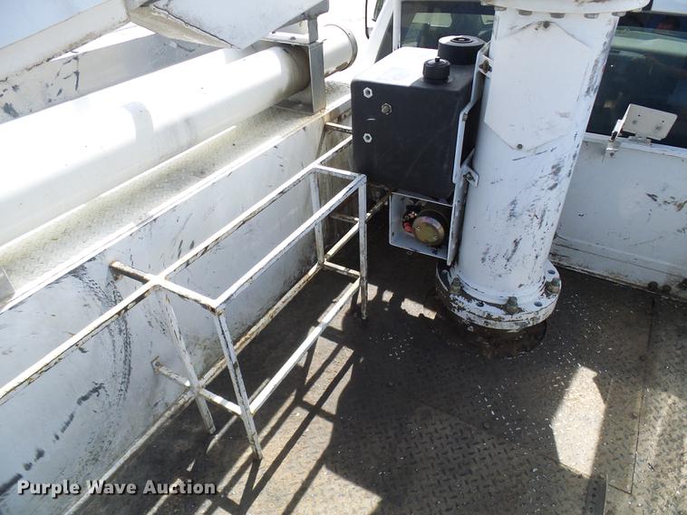 image for item DF7183 2011 Dodge Ram 5500 bucket truck