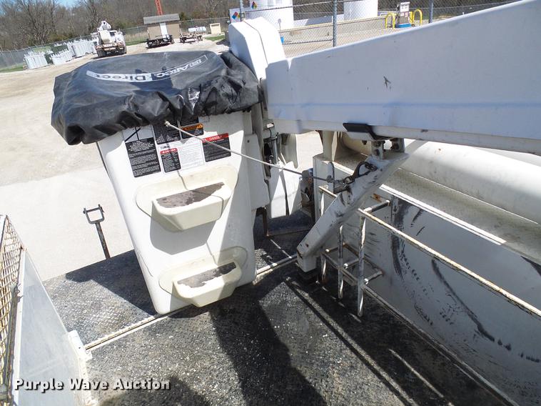 image for item DF7183 2011 Dodge Ram 5500 bucket truck