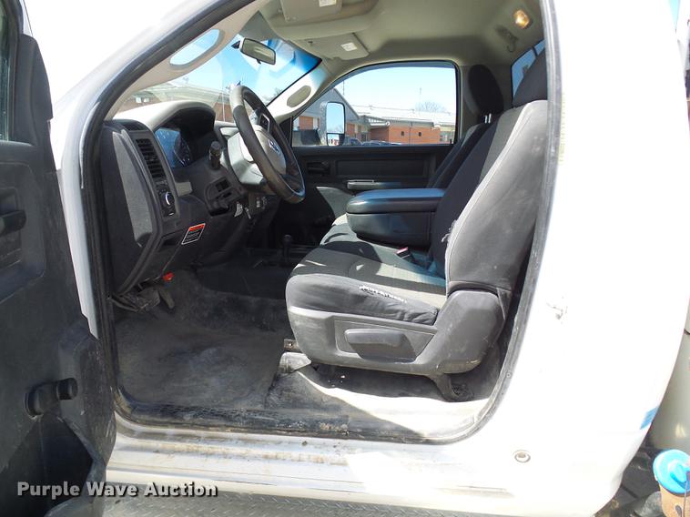 image for item DF7183 2011 Dodge Ram 5500 bucket truck