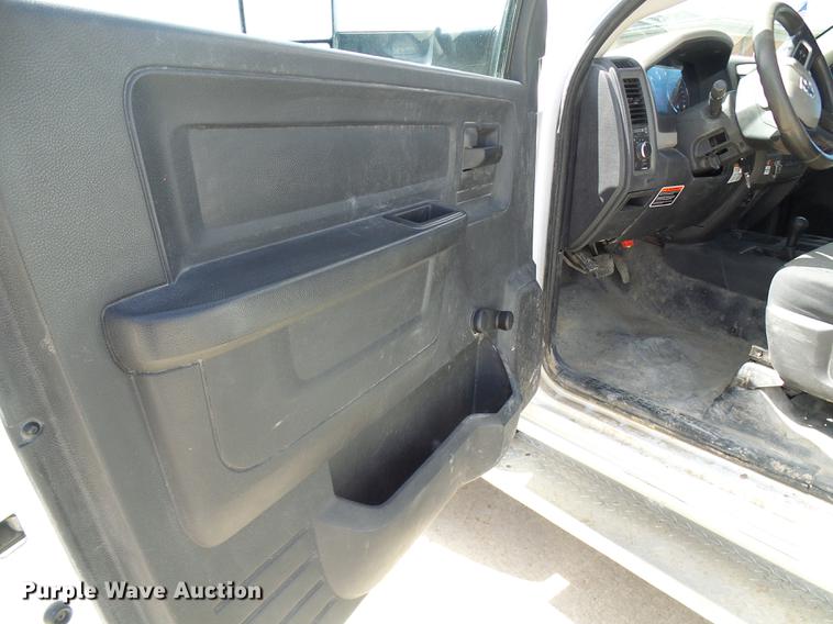 image for item DF7183 2011 Dodge Ram 5500 bucket truck