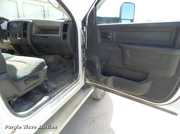 image for item DF7183 2011 Dodge Ram 5500 bucket truck