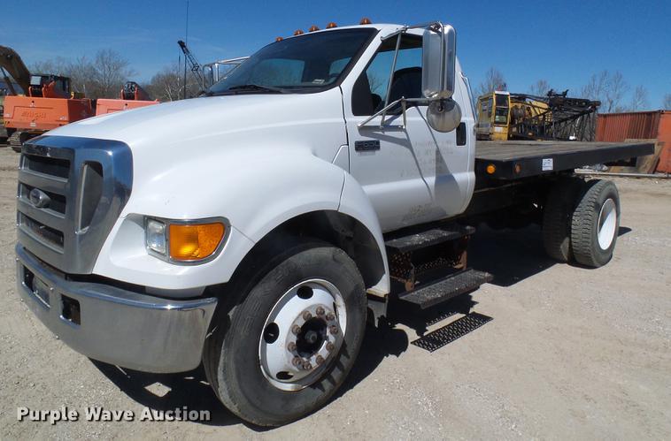 image for item DF7188 2005 Ford F650 Super Duty flatbed truck