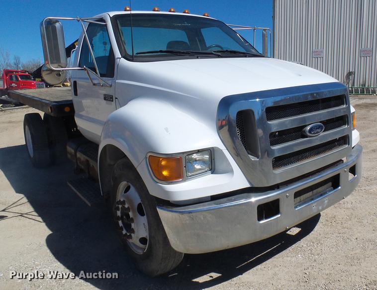 image for item DF7188 2005 Ford F650 Super Duty flatbed truck
