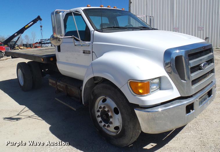 image for item DF7188 2005 Ford F650 Super Duty flatbed truck