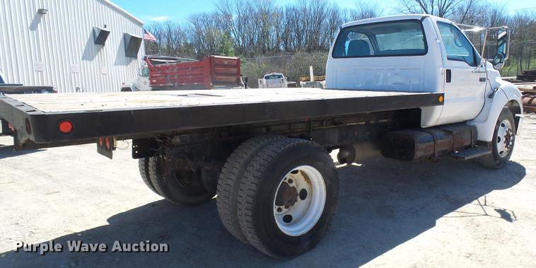 image for item DF7188 2005 Ford F650 Super Duty flatbed truck