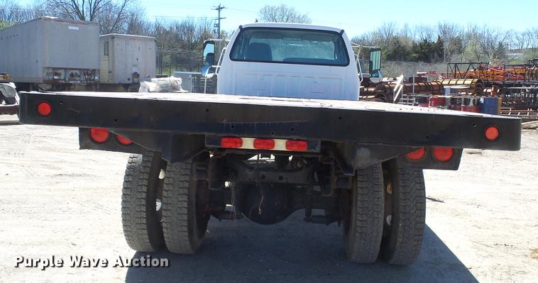 image for item DF7188 2005 Ford F650 Super Duty flatbed truck