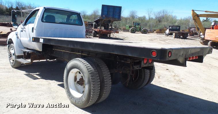 image for item DF7188 2005 Ford F650 Super Duty flatbed truck