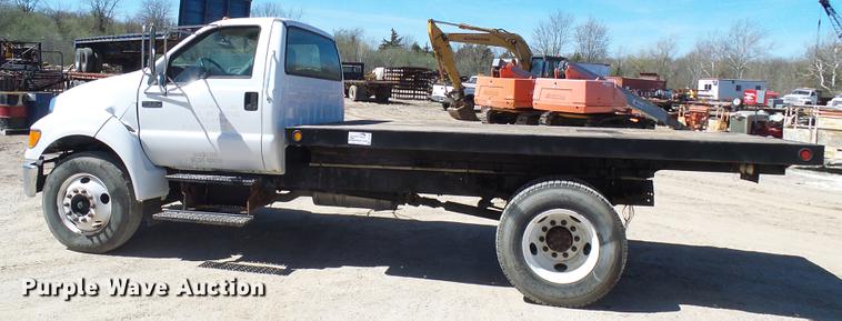 image for item DF7188 2005 Ford F650 Super Duty flatbed truck