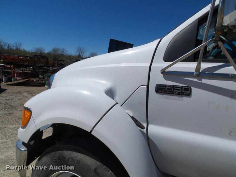 image for item DF7188 2005 Ford F650 Super Duty flatbed truck