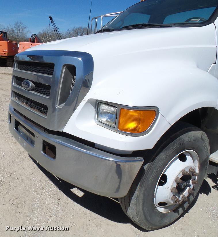 image for item DF7188 2005 Ford F650 Super Duty flatbed truck