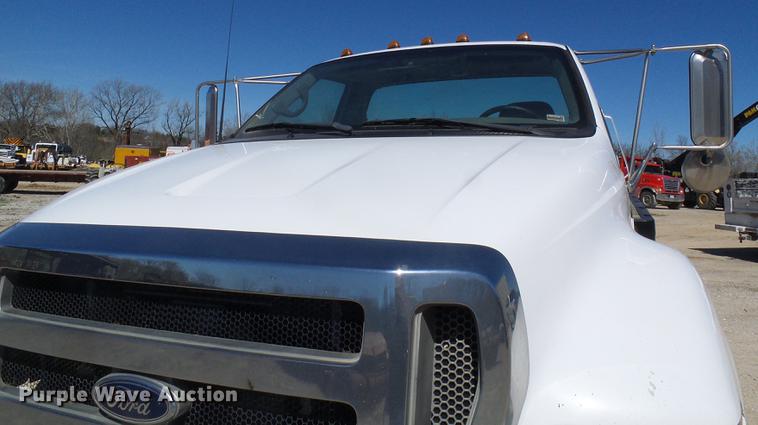 image for item DF7188 2005 Ford F650 Super Duty flatbed truck