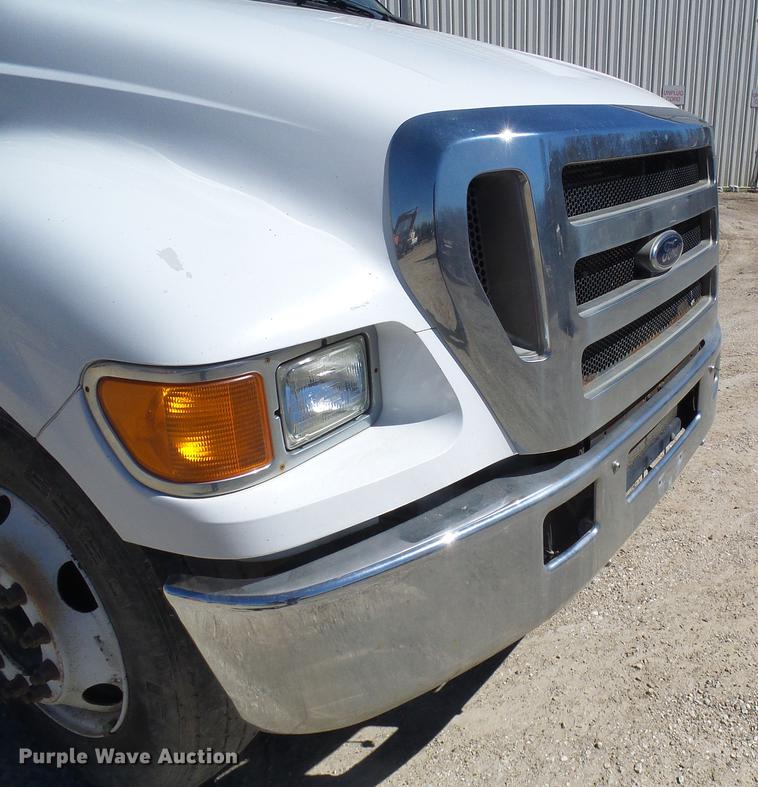 image for item DF7188 2005 Ford F650 Super Duty flatbed truck