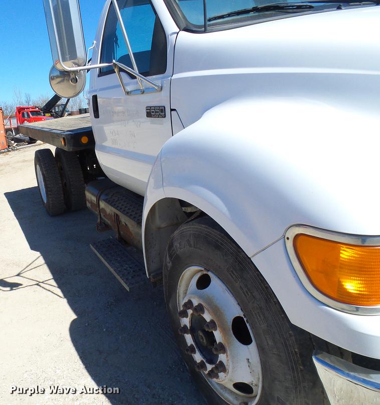 image for item DF7188 2005 Ford F650 Super Duty flatbed truck