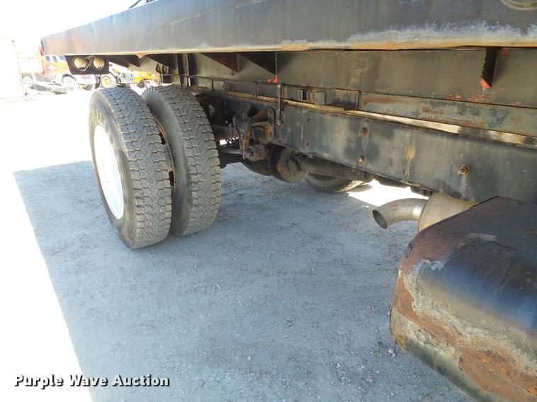 image for item DF7188 2005 Ford F650 Super Duty flatbed truck