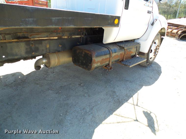 image for item DF7188 2005 Ford F650 Super Duty flatbed truck
