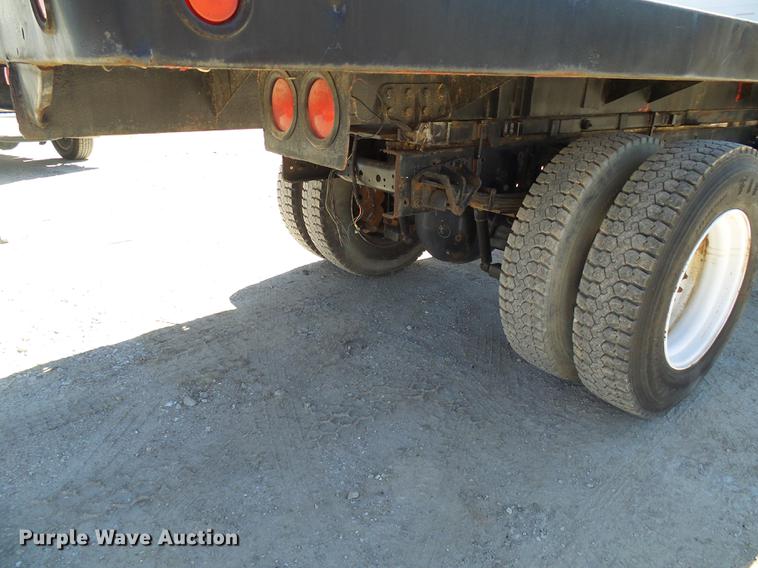 image for item DF7188 2005 Ford F650 Super Duty flatbed truck