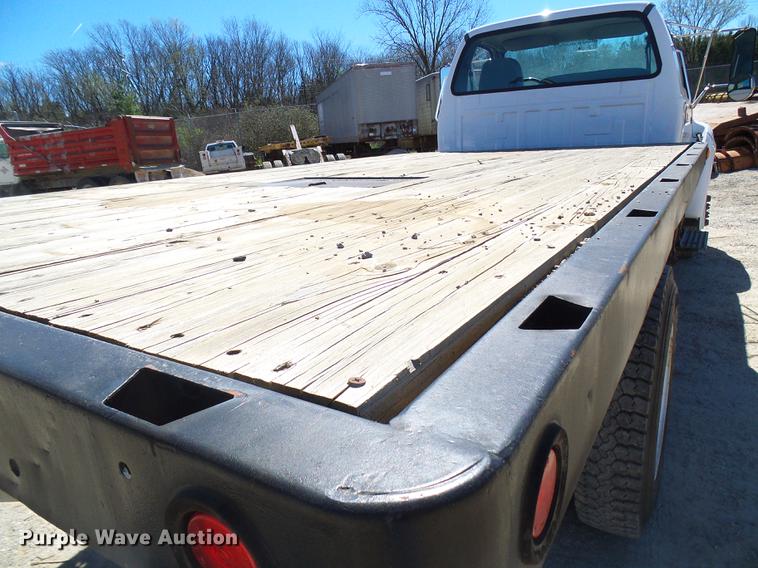 image for item DF7188 2005 Ford F650 Super Duty flatbed truck