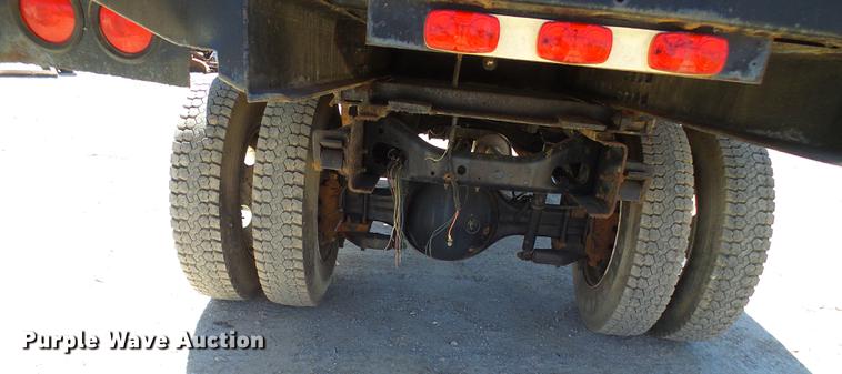 image for item DF7188 2005 Ford F650 Super Duty flatbed truck