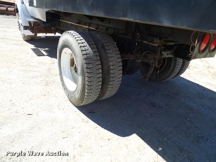 image for item DF7188 2005 Ford F650 Super Duty flatbed truck