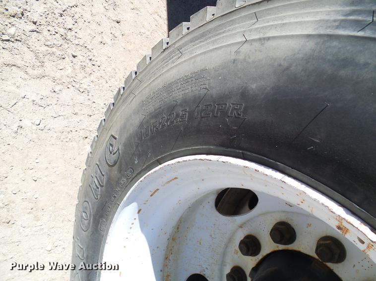 image for item DF7188 2005 Ford F650 Super Duty flatbed truck