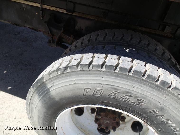 image for item DF7188 2005 Ford F650 Super Duty flatbed truck