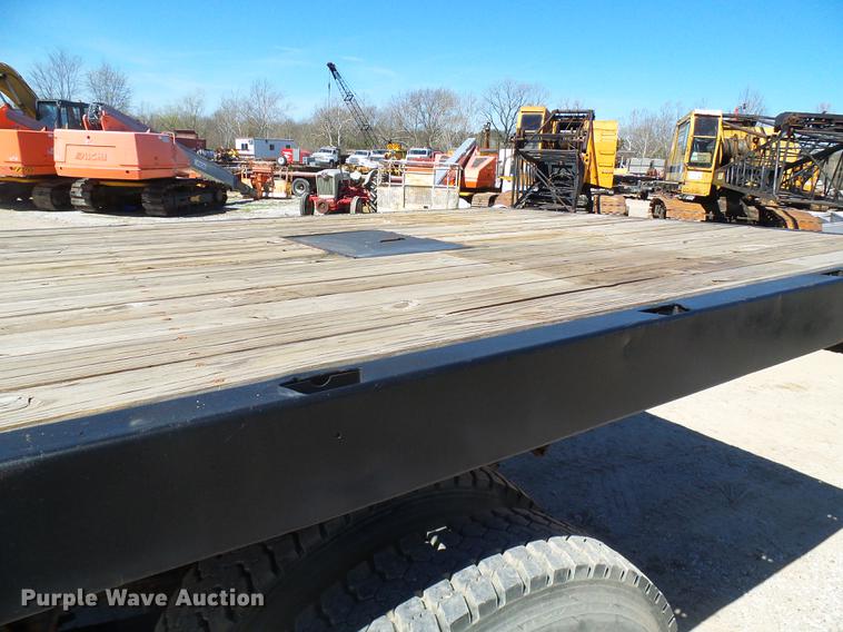 image for item DF7188 2005 Ford F650 Super Duty flatbed truck