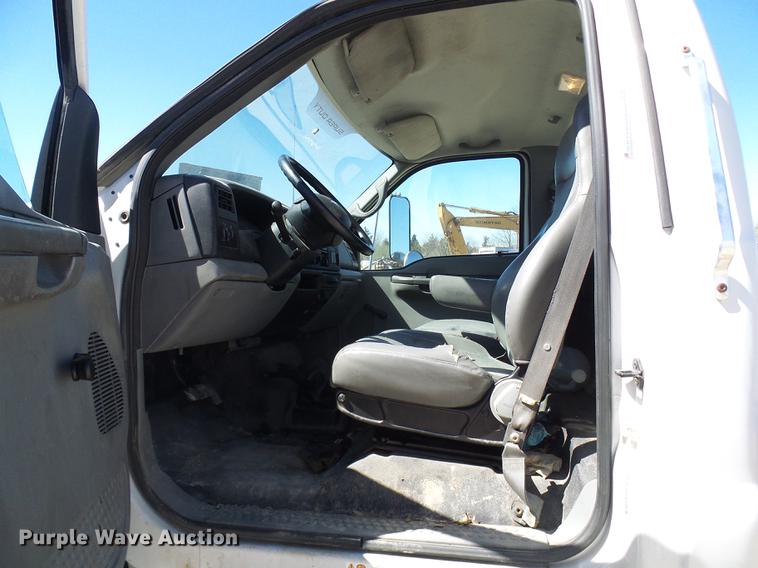 image for item DF7188 2005 Ford F650 Super Duty flatbed truck