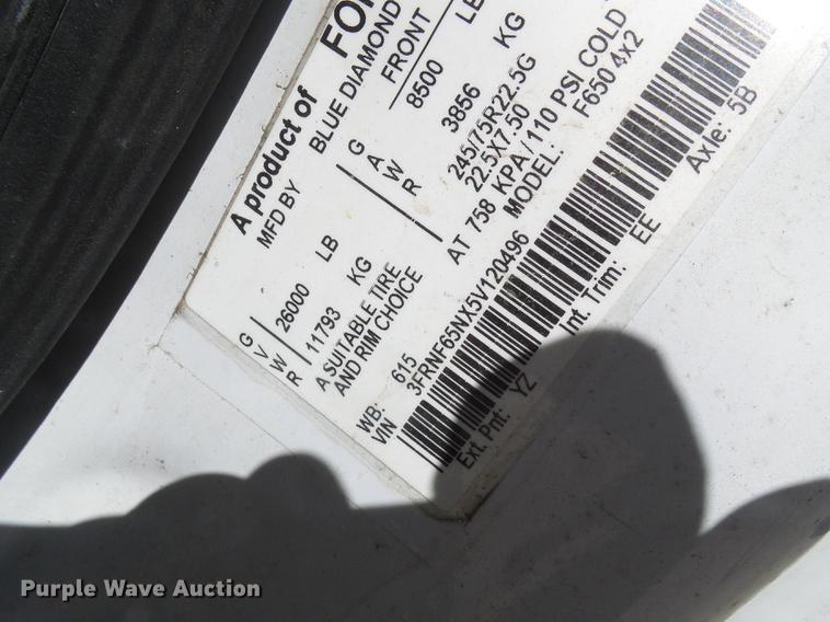 image for item DF7188 2005 Ford F650 Super Duty flatbed truck