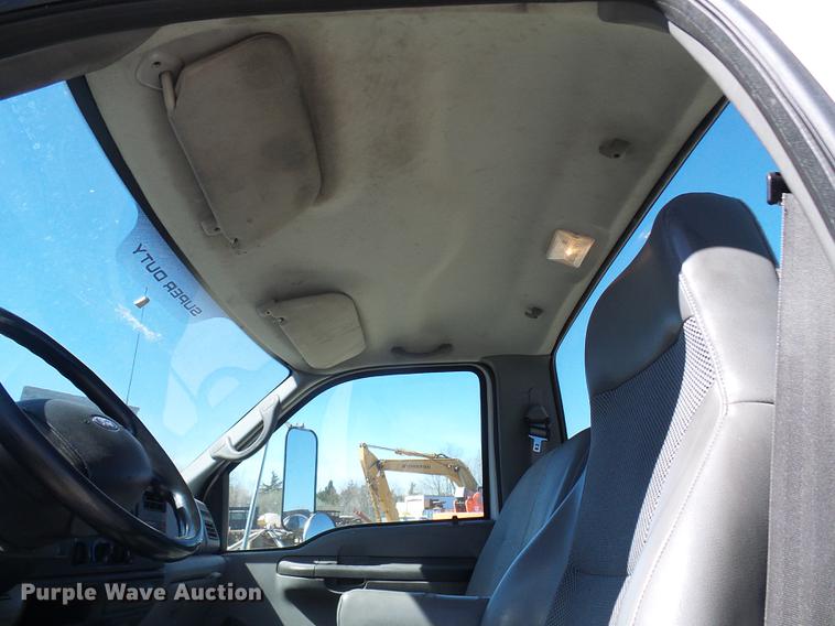 image for item DF7188 2005 Ford F650 Super Duty flatbed truck